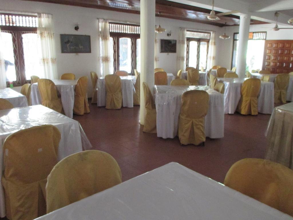 Saranga Holiday Inn Wellawaya Exteriör bild
